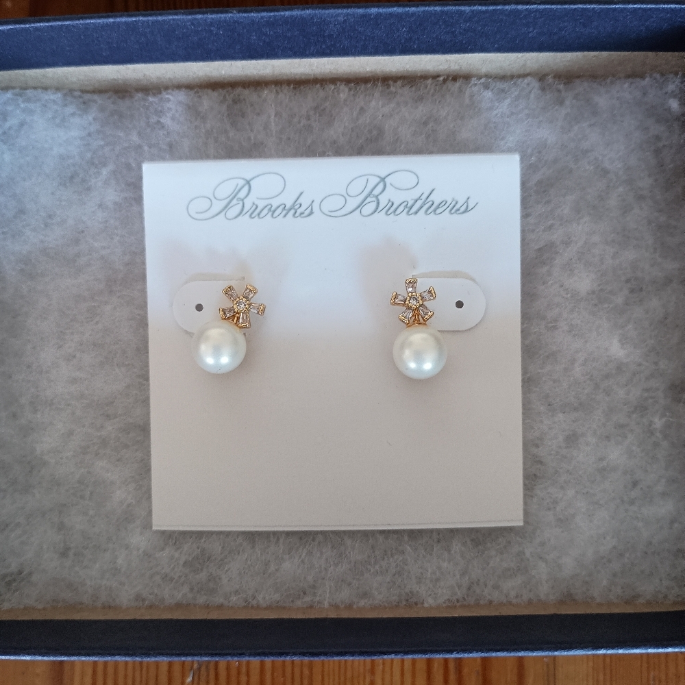 NIB Brooks Brothers Elegant Gold Tone, Crystal, and Pearl Earrings